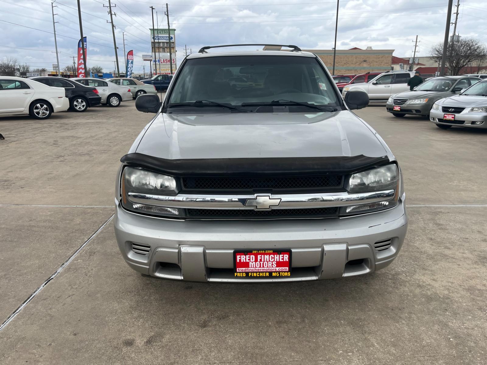 2004 SILVER /black Chevrolet TrailBlazer LS 2WD (1GNDS13S242) with an 4.2L L6 DOHC 24V engine, 4-Speed Automatic Overdrive transmission, located at 14700 Tomball Parkway 249, Houston, TX, 77086, (281) 444-2200, 29.928619, -95.504074 - Photo #1